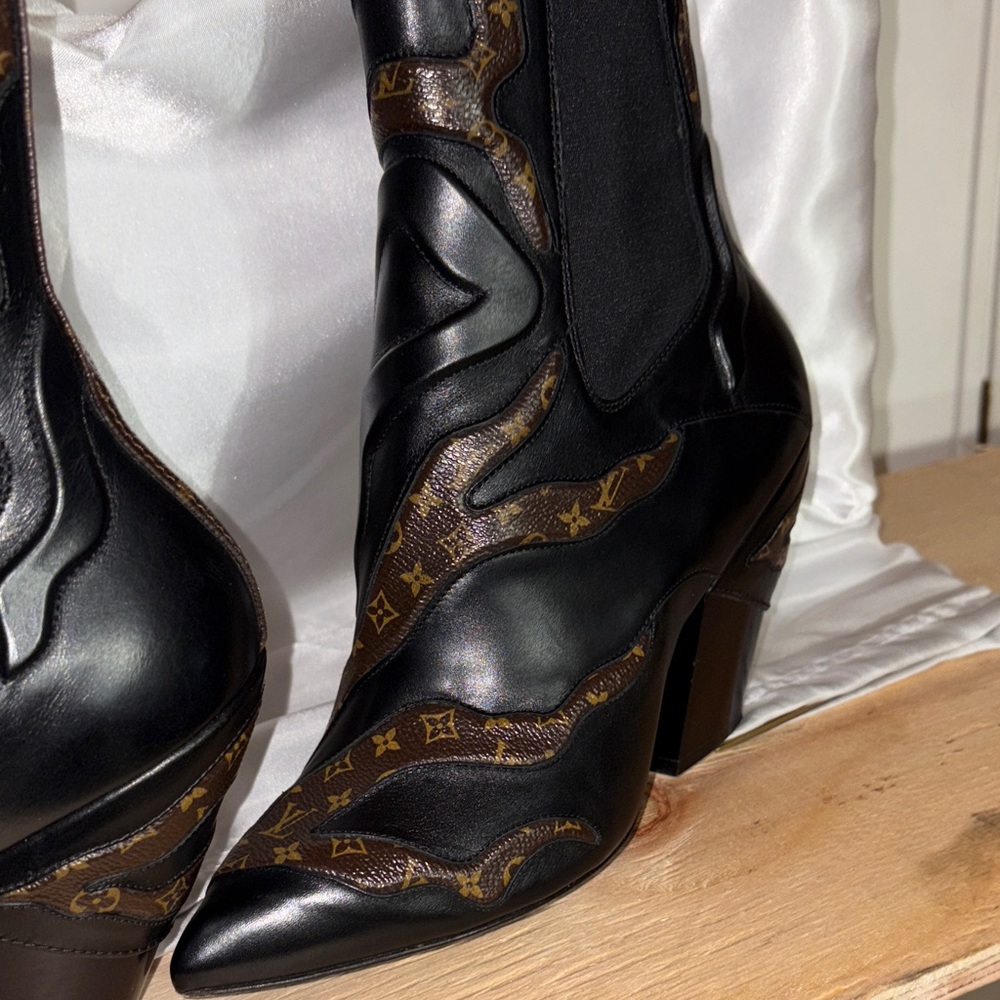 Rare LV Fireball anckle boots - Picture 9 of 11